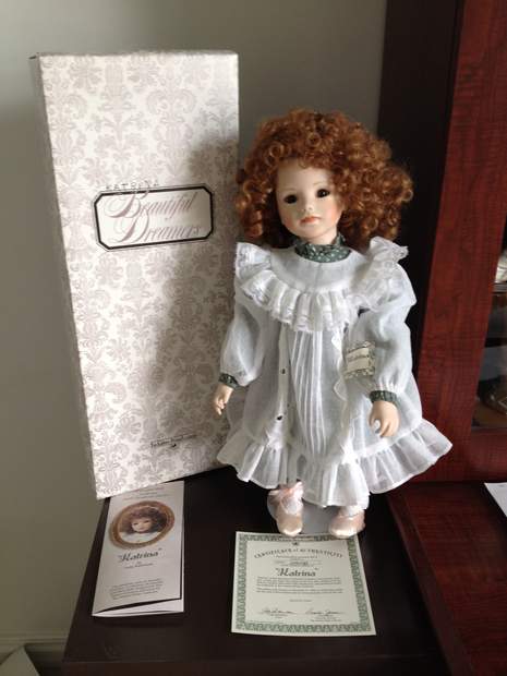 Ashton Drake Knowles "The Glamour of the Gibson Girl"  Ashton-Drake porcelain doll with COA. 